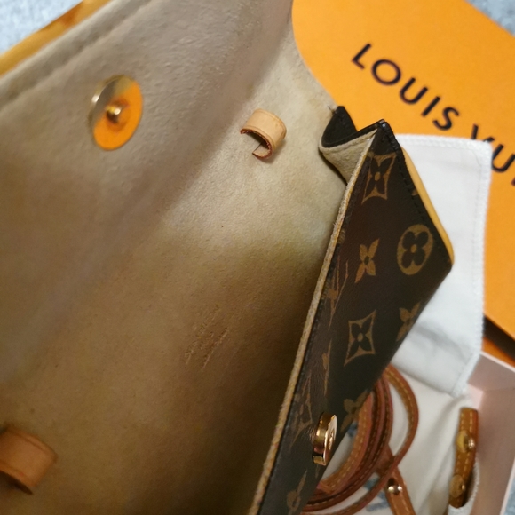 Louis Vuitton Pochette - Picture 7 of 11
